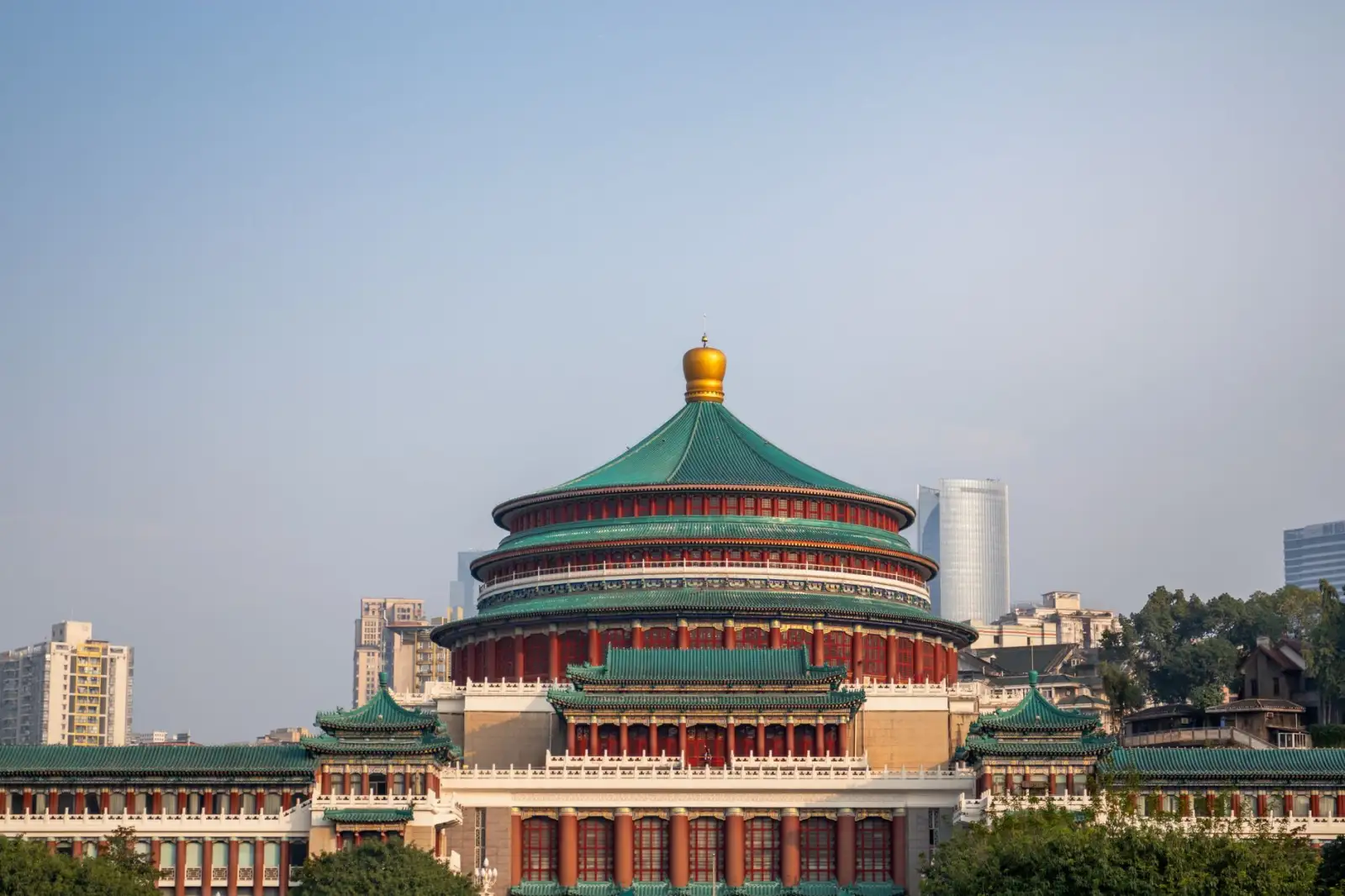 2024秋冬连衣裙采购指南：杭州沫彩服饰热门款式与面料解析
