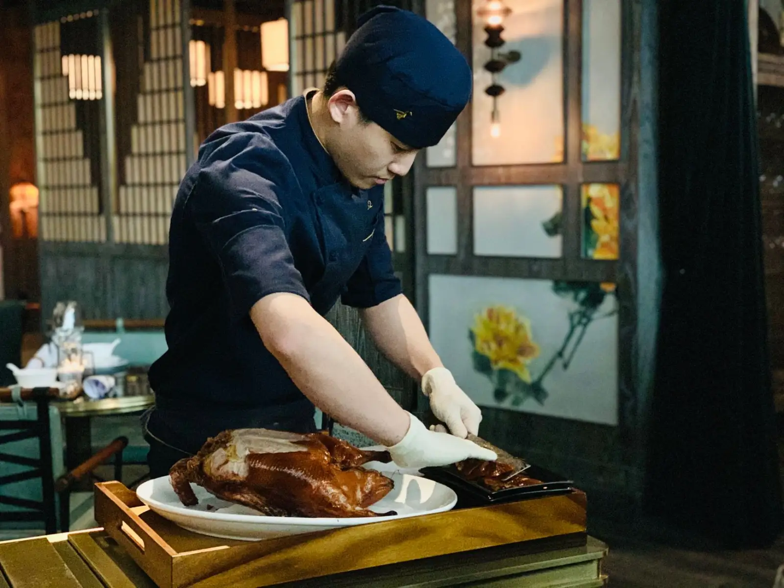 2024年杭州沫彩服饰春夏连衣裙面料工艺与版型设计解析