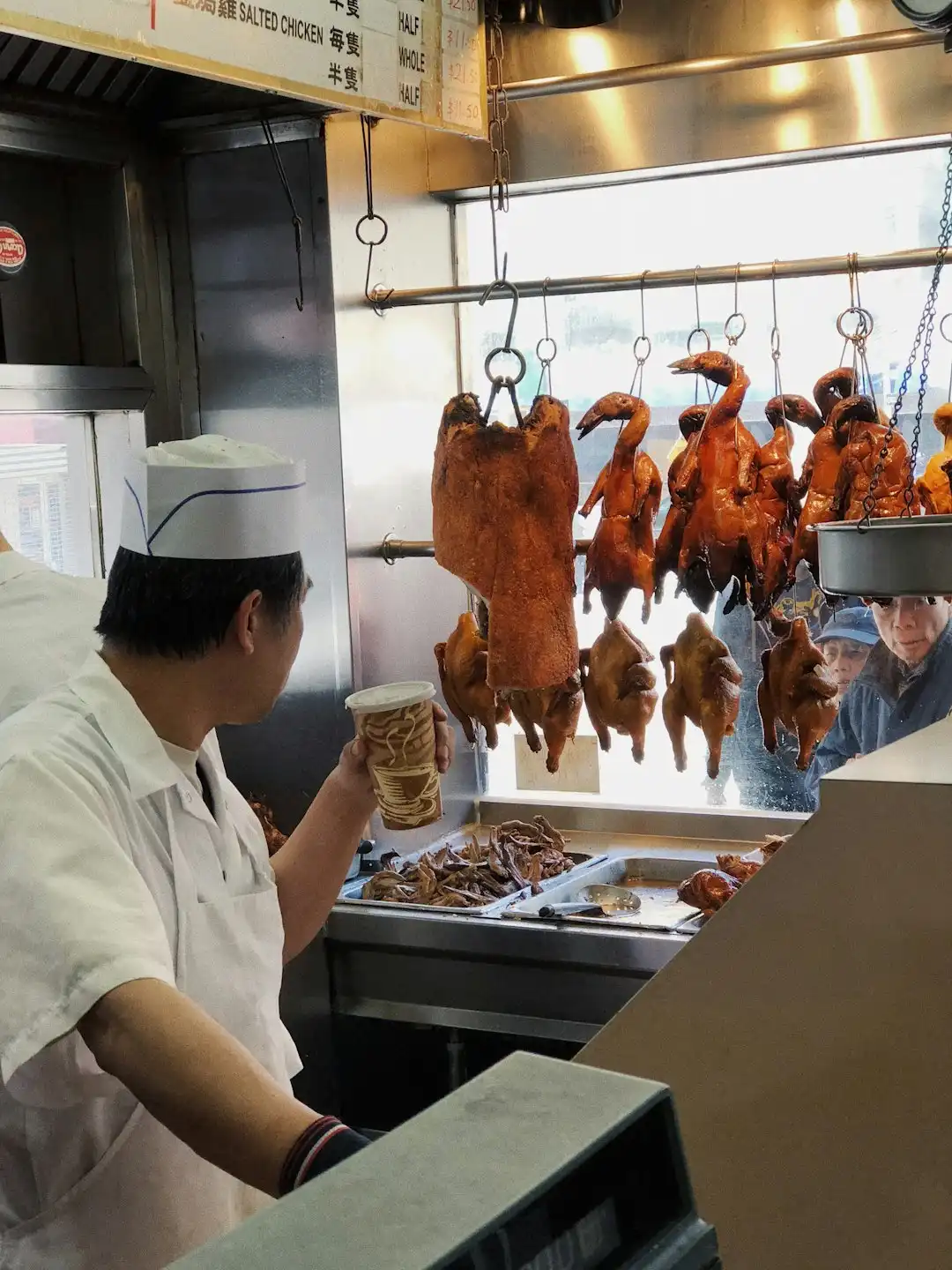 风衣系列产品技术优势解析：版型设计与防风性能