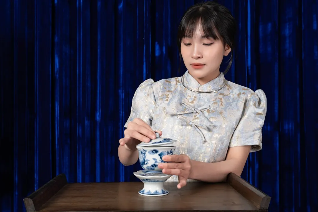 连衣裙批发商采购指南：如何根据季节选准沫彩四季女装